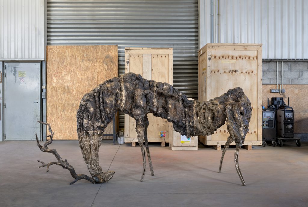 Mort fertile, 2026, bronze (fonderie Chapon), 170 x 250 x 80 cm © Lionel-Sabatte, ADAGP, Paris, 2026. © Grégory Copitet